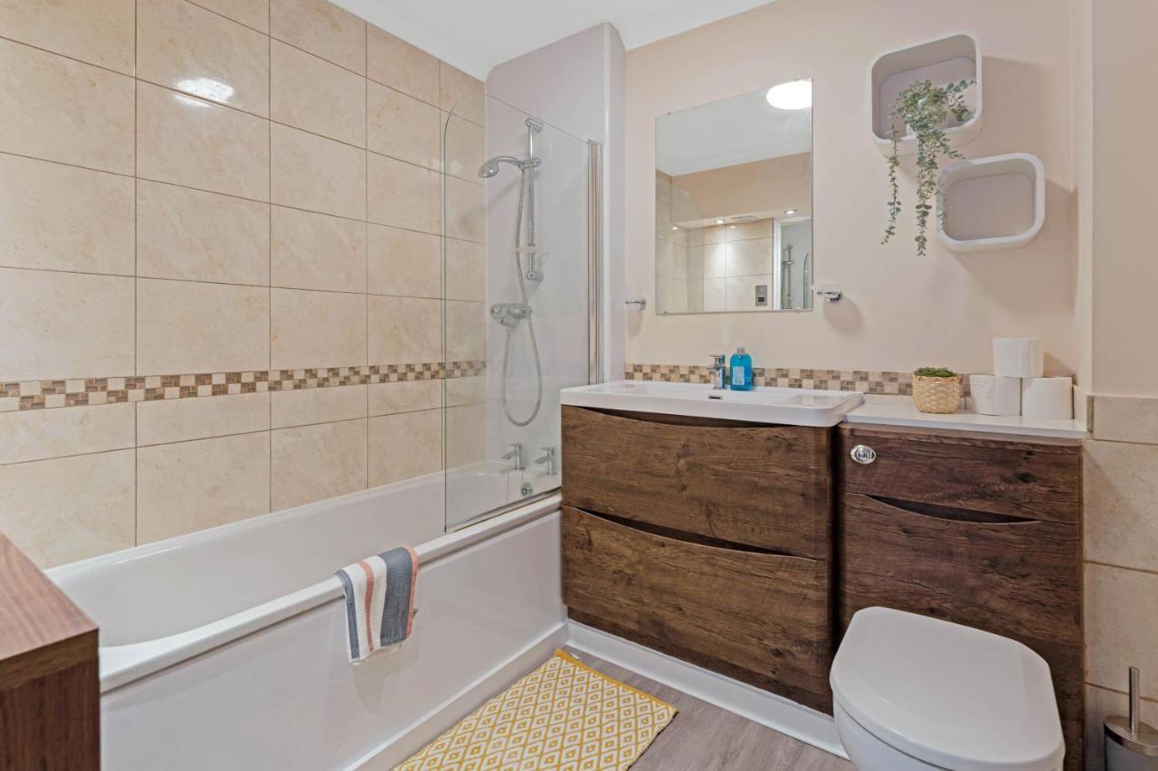 Elegant & Unique Getaway - Spacious 3 Bedroom, 2 Bathroom City Centre Apartment - Free Allocated Parking. Единбург Екстериор снимка